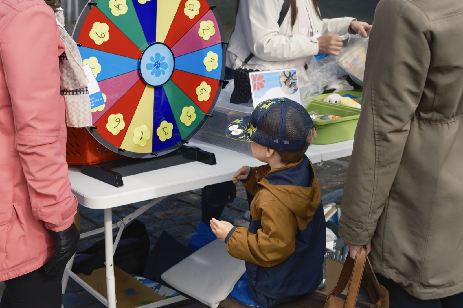 Boy at the prize wheel at the Vaasa Live community event
